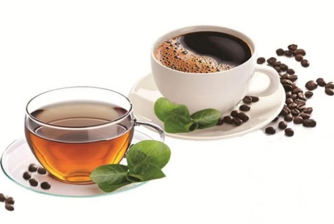 Η αιώνια μάχη: Καφές ή τσάι; Ποιος κερδίζει και γιατί